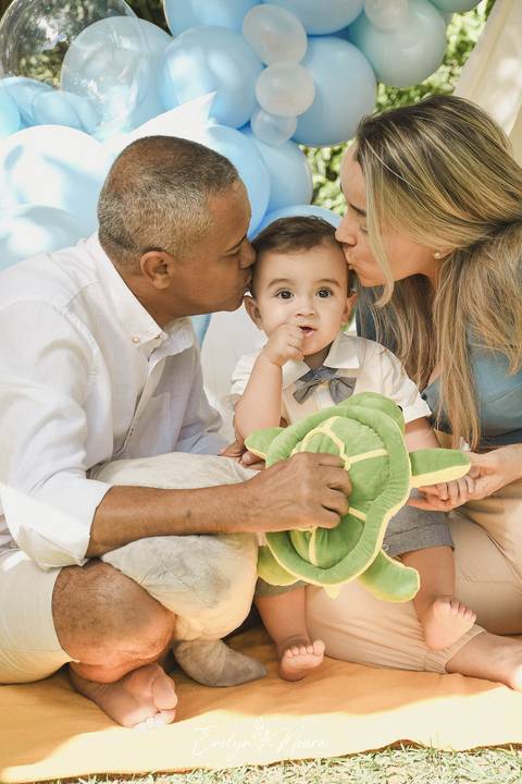Ensaio de Acompanhamento de bebê. Evelyn Moura Fotografia. Fotógrafa em Niterói, Rio de Janeiro. Newborn. Festa infantil - Smash the cake - Smash the fruit - bebê - ensaio de 1 ano - viral - fundo do mar - festa de aniversário'