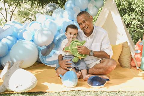 Ensaio de Acompanhamento de bebê. Evelyn Moura Fotografia. Fotógrafa em Niterói, Rio de Janeiro. Newborn. Festa infantil - Smash the cake - Smash the fruit - bebê - ensaio de 1 ano - viral - fundo do mar - festa de aniversário'