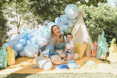 Ensaio de Acompanhamento de bebê. Evelyn Moura Fotografia. Fotógrafa em Niterói, Rio de Janeiro. Newborn. Festa infantil - Smash the cake - Smash the fruit - bebê - ensaio de 1 ano - viral - fundo do mar - festa de aniversário'