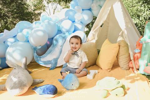 Ensaio de Acompanhamento de bebê. Evelyn Moura Fotografia. Fotógrafa em Niterói, Rio de Janeiro. Newborn. Festa infantil - Smash the cake - Smash the fruit - bebê - ensaio de 1 ano - viral - fundo do mar - festa de aniversário'