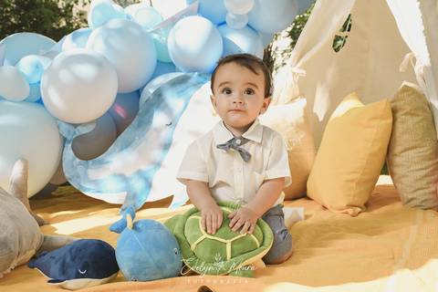 Ensaio de Acompanhamento de bebê. Evelyn Moura Fotografia. Fotógrafa em Niterói, Rio de Janeiro. Newborn. Festa infantil - Smash the cake - Smash the fruit - bebê - ensaio de 1 ano - viral - fundo do mar - festa de aniversário'