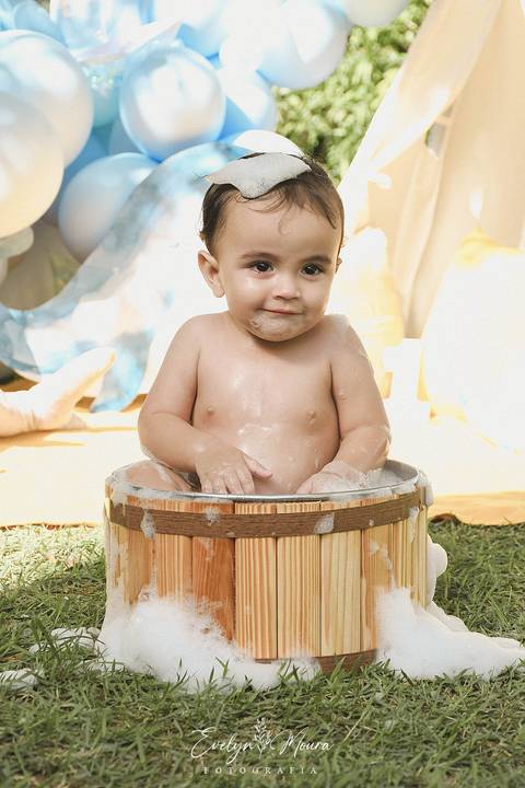 Ensaio de Acompanhamento de bebê. Evelyn Moura Fotografia. Fotógrafa em Niterói, Rio de Janeiro. Newborn. Festa infantil - Smash the cake - Smash the fruit - bebê - ensaio de 1 ano - viral - fundo do mar - festa de aniversário'