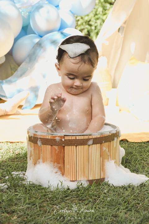 Ensaio de Acompanhamento de bebê. Evelyn Moura Fotografia. Fotógrafa em Niterói, Rio de Janeiro. Newborn. Festa infantil - Smash the cake - Smash the fruit - bebê - ensaio de 1 ano - viral - fundo do mar - festa de aniversário'