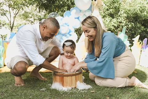 Ensaio de Acompanhamento de bebê. Evelyn Moura Fotografia. Fotógrafa em Niterói, Rio de Janeiro. Newborn. Festa infantil - Smash the cake - Smash the fruit - bebê - ensaio de 1 ano - viral - fundo do mar - festa de aniversário'