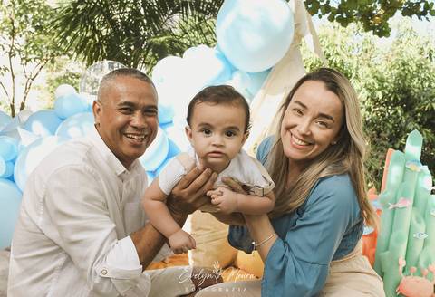 Ensaio de Acompanhamento de bebê. Evelyn Moura Fotografia. Fotógrafa em Niterói, Rio de Janeiro. Newborn. Festa infantil - Smash the cake - Smash the fruit - bebê - ensaio de 1 ano - viral - fundo do mar - festa de aniversário'