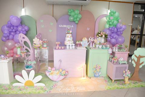 Festa Infantil - Evelyn Moura Fotografia - Fotografia em Niterói, Rio de Janeiro - casa de festa - decoração - decoração de festa - festa colorida- docinhos - bolo - criança - crianças - festa linda - jardim encantado - bolo e guaraná - festa em niterói '