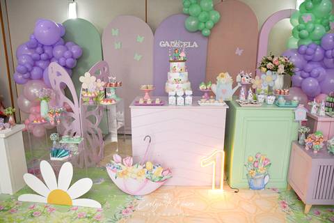 Festa Infantil - Evelyn Moura Fotografia - Fotografia em Niterói, Rio de Janeiro - casa de festa - decoração - decoração de festa - festa colorida- docinhos - bolo - criança - crianças - festa linda - jardim encantado - bolo e guaraná - festa em niterói '