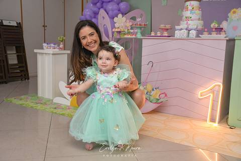 Festa Infantil - Evelyn Moura Fotografia - Fotografia em Niterói, Rio de Janeiro - casa de festa - decoração - decoração de festa - festa colorida- docinhos - bolo - criança - crianças - festa linda - jardim encantado - bolo e guaraná - festa em niterói '