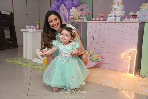 Festa Infantil - Evelyn Moura Fotografia - Fotografia em Niterói, Rio de Janeiro - casa de festa - decoração - decoração de festa - festa colorida- docinhos - bolo - criança - crianças - festa linda - jardim encantado - bolo e guaraná - festa em niterói '