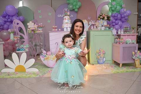 Festa Infantil - Evelyn Moura Fotografia - Fotografia em Niterói, Rio de Janeiro - casa de festa - decoração - decoração de festa - festa colorida- docinhos - bolo - criança - crianças - festa linda - jardim encantado - bolo e guaraná - festa em niterói '