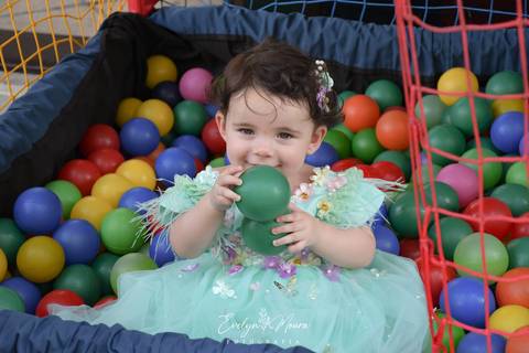 Festa Infantil - Evelyn Moura Fotografia - Fotografia em Niterói, Rio de Janeiro - casa de festa - decoração - decoração de festa - festa colorida- docinhos - bolo - criança - crianças - festa linda - jardim encantado - bolo e guaraná - festa em niterói '