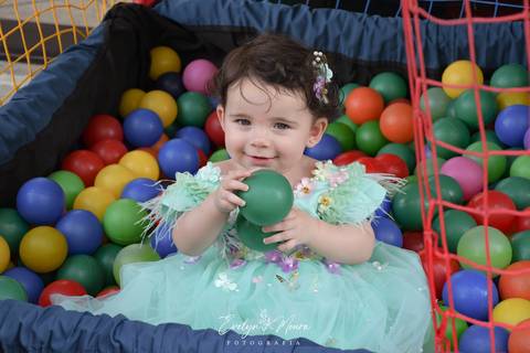 Festa Infantil - Evelyn Moura Fotografia - Fotografia em Niterói, Rio de Janeiro - casa de festa - decoração - decoração de festa - festa colorida- docinhos - bolo - criança - crianças - festa linda - jardim encantado - bolo e guaraná - festa em niterói '