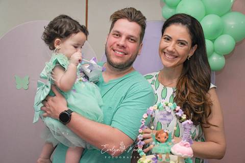 Festa Infantil - Evelyn Moura Fotografia - Fotografia em Niterói, Rio de Janeiro - casa de festa - decoração - decoração de festa - festa colorida- docinhos - bolo - criança - crianças - festa linda - jardim encantado - bolo e guaraná - festa em niterói '