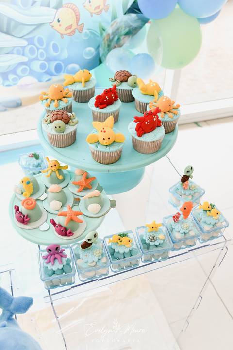 Festa Infantil - Evelyn Moura Fotografia - Fotografia em Niterói, Rio de Janeiro - casa de festa - decoração - decoração de festa - festa colorida- docinhos - bolo - criança - crianças - festa linda - tema fundo do mar - bolo e guaraná - festa em niterói '