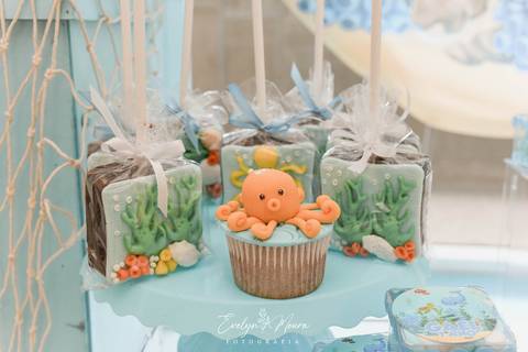 Festa Infantil - Evelyn Moura Fotografia - Fotografia em Niterói, Rio de Janeiro - casa de festa - decoração - decoração de festa - festa colorida- docinhos - bolo - criança - crianças - festa linda - tema fundo do mar - bolo e guaraná - festa em niterói '