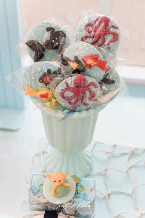 Festa Infantil - Evelyn Moura Fotografia - Fotografia em Niterói, Rio de Janeiro - casa de festa - decoração - decoração de festa - festa colorida- docinhos - bolo - criança - crianças - festa linda - tema fundo do mar - bolo e guaraná - festa em niterói '