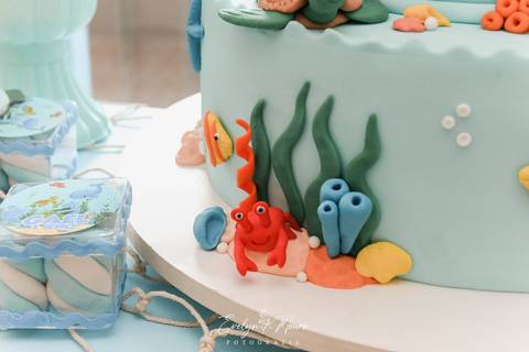 Festa Infantil - Evelyn Moura Fotografia - Fotografia em Niterói, Rio de Janeiro - casa de festa - decoração - decoração de festa - festa colorida- docinhos - bolo - criança - crianças - festa linda - tema fundo do mar - bolo e guaraná - festa em niterói '