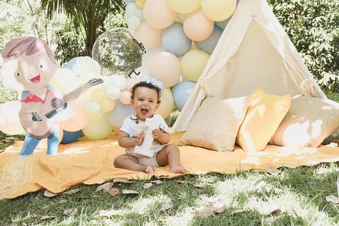 Ensaio de Acompanhamento de bebê. Evelyn Moura Fotografia. Fotógrafa em Niterói, Rio de Janeiro. Newborn. Festa infantil - Smash the cake - Smash the fruit - bebê - ensaio de 1 ano - viral - música - festa de aniversário'