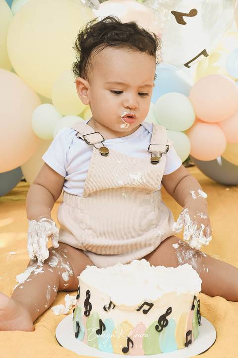 Ensaio de Acompanhamento de bebê. Evelyn Moura Fotografia. Fotógrafa em Niterói, Rio de Janeiro. Newborn. Festa infantil - Smash the cake - Smash the fruit - bebê - ensaio de 1 ano - viral - música - festa de aniversário'