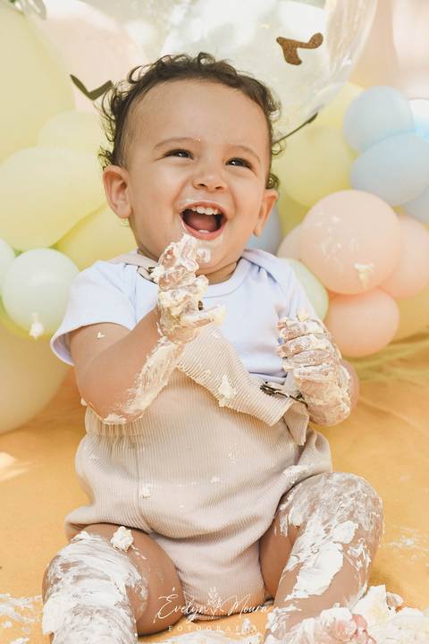 Ensaio de Acompanhamento de bebê. Evelyn Moura Fotografia. Fotógrafa em Niterói, Rio de Janeiro. Newborn. Festa infantil - Smash the cake - Smash the fruit - bebê - ensaio de 1 ano - viral - música - festa de aniversário'