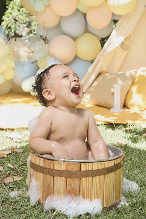 Ensaio de Acompanhamento de bebê. Evelyn Moura Fotografia. Fotógrafa em Niterói, Rio de Janeiro. Newborn. Festa infantil - Smash the cake - Smash the fruit - bebê - ensaio de 1 ano - viral - música - festa de aniversário'