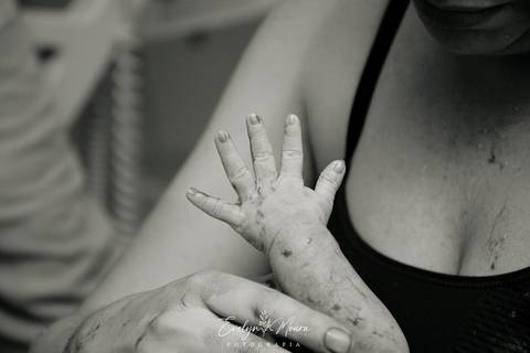 Fotografia de Parto - Newborn - Evelyn Moura Fotografia em Niterói, Rio de Janeiro - ensaio infantil - newborn de recém nascido - partos - parto em niteroi - registro de parto - maternidade chn - parto normal - doce nascer - parto humanizado'