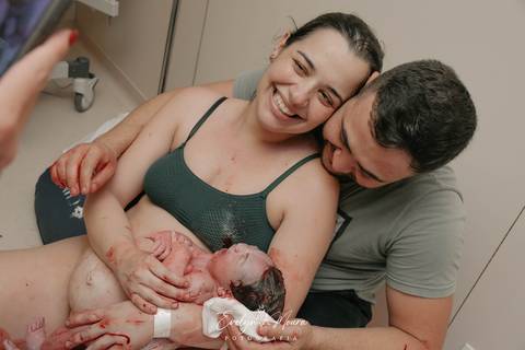 Fotografia de Parto - Newborn - Evelyn Moura Fotografia em Niterói, Rio de Janeiro - ensaio infantil - newborn de recém nascido - partos - parto em niteroi - registro de parto - maternidade chn - parto normal - doce nascer - parto humanizado'
