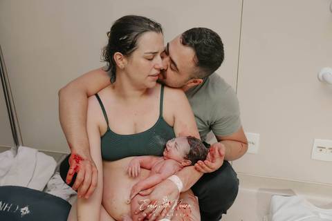 Fotografia de Parto - Newborn - Evelyn Moura Fotografia em Niterói, Rio de Janeiro - ensaio infantil - newborn de recém nascido - partos - parto em niteroi - registro de parto - maternidade chn - parto normal - doce nascer - parto humanizado'