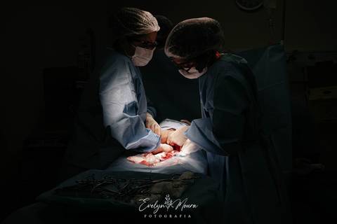 Fotografia de Parto - Newborn - Evelyn Moura Fotografia em Niterói, Rio de Janeiro - ensaio infantil - newborn de recém nascido - partos - parto em niteroi - registro de parto - maternidade são francisco - doce nascer - parto humanizado'