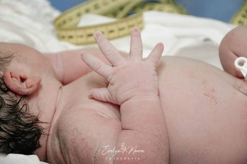 Fotografia de Parto - Newborn - Evelyn Moura Fotografia em Niterói, Rio de Janeiro - ensaio infantil - newborn de recém nascido - partos - parto em niteroi - registro de parto - maternidade são francisco - doce nascer - parto humanizado'