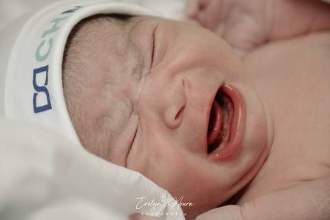 Fotografia de Parto - Newborn - Evelyn Moura Fotografia em Niterói, Rio de Janeiro - ensaio infantil - newborn de recém nascido - partos - parto em niteroi - registro de parto - maternidade são francisco - doce nascer - parto humanizado'