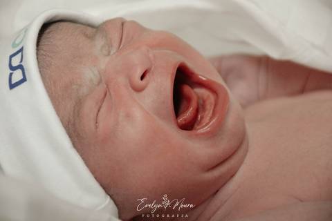 Fotografia de Parto - Newborn - Evelyn Moura Fotografia em Niterói, Rio de Janeiro - ensaio infantil - newborn de recém nascido - partos - parto em niteroi - registro de parto - maternidade são francisco - doce nascer - parto humanizado'