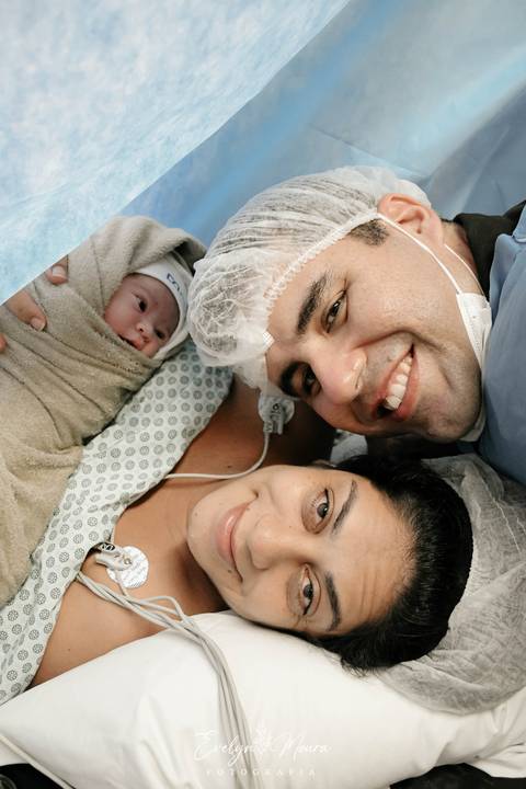 Fotografia de Parto - Newborn - Evelyn Moura Fotografia em Niterói, Rio de Janeiro - ensaio infantil - newborn de recém nascido - partos - parto em niteroi - registro de parto - maternidade são francisco - doce nascer - parto humanizado'