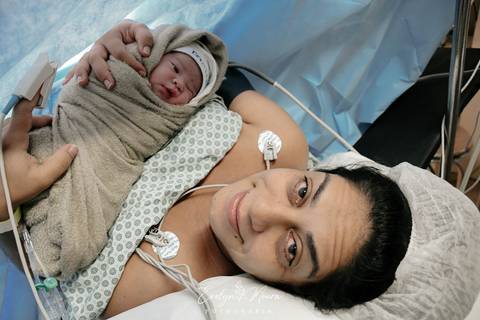 Fotografia de Parto - Newborn - Evelyn Moura Fotografia em Niterói, Rio de Janeiro - ensaio infantil - newborn de recém nascido - partos - parto em niteroi - registro de parto - maternidade são francisco - doce nascer - parto humanizado'