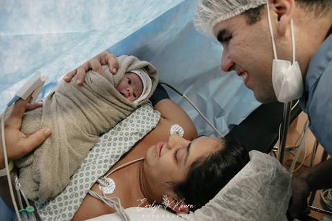 Fotografia de Parto - Newborn - Evelyn Moura Fotografia em Niterói, Rio de Janeiro - ensaio infantil - newborn de recém nascido - partos - parto em niteroi - registro de parto - maternidade são francisco - doce nascer - parto humanizado'