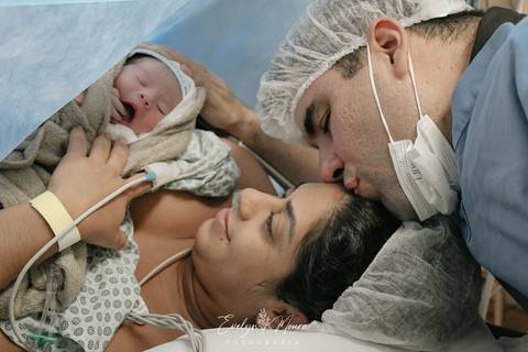 Fotografia de Parto - Newborn - Evelyn Moura Fotografia em Niterói, Rio de Janeiro - ensaio infantil - newborn de recém nascido - partos - parto em niteroi - registro de parto - maternidade são francisco - doce nascer - parto humanizado'
