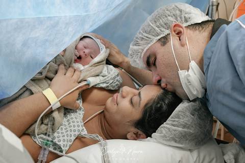 Fotografia de Parto - Newborn - Evelyn Moura Fotografia em Niterói, Rio de Janeiro - ensaio infantil - newborn de recém nascido - partos - parto em niteroi - registro de parto - maternidade são francisco - doce nascer - parto humanizado'