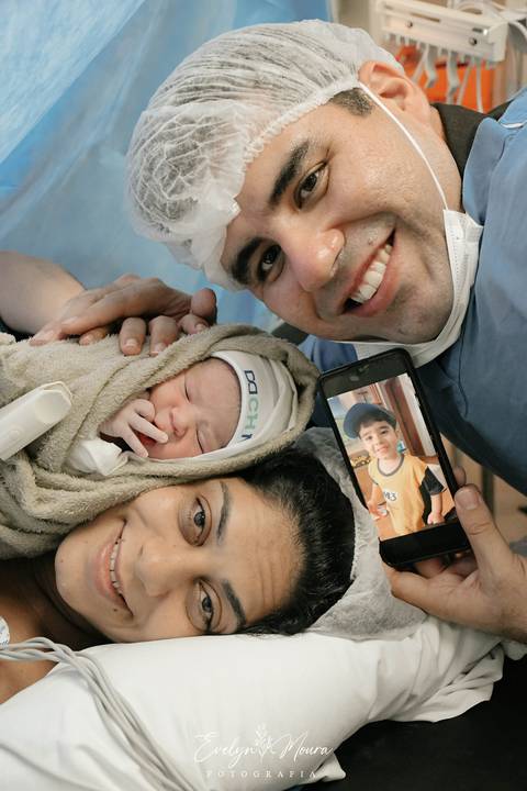 Fotografia de Parto - Newborn - Evelyn Moura Fotografia em Niterói, Rio de Janeiro - ensaio infantil - newborn de recém nascido - partos - parto em niteroi - registro de parto - maternidade são francisco - doce nascer - parto humanizado'