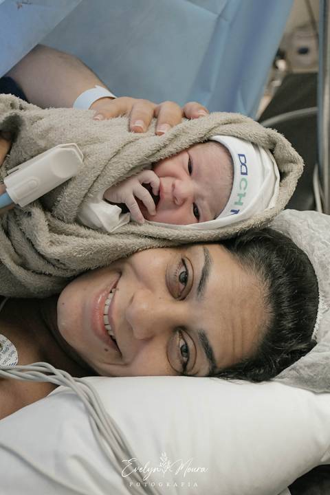 Fotografia de Parto - Newborn - Evelyn Moura Fotografia em Niterói, Rio de Janeiro - ensaio infantil - newborn de recém nascido - partos - parto em niteroi - registro de parto - maternidade são francisco - doce nascer - parto humanizado'