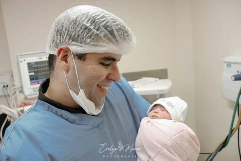 Fotografia de Parto - Newborn - Evelyn Moura Fotografia em Niterói, Rio de Janeiro - ensaio infantil - newborn de recém nascido - partos - parto em niteroi - registro de parto - maternidade são francisco - doce nascer - parto humanizado'