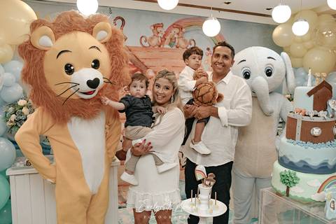 Festa Infantil - Evelyn Moura Fotografia - Fotografia em Niterói, Rio de Janeiro - casa de festa - decoração - decoração de festa - festa colorida- docinhos - bolo - criança - crianças - festa linda - tema arca de nóe  - casa de festa - festa em niterói '