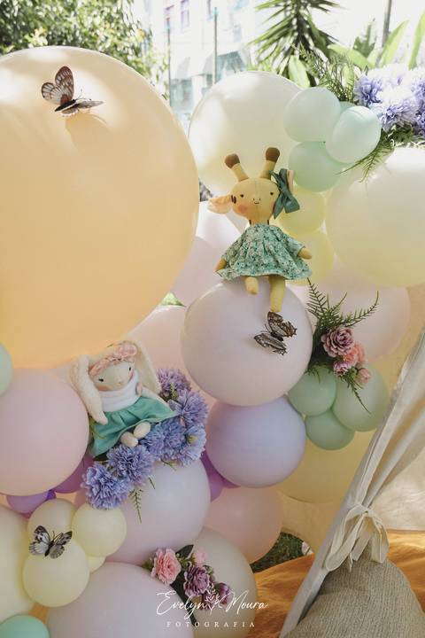 Ensaio de Acompanhamento de bebê. Evelyn Moura Fotografia. Fotógrafa em Niterói, Rio de Janeiro. Newborn. Festa infantil - Smash the cake - Smash the fruit - bebê - ensaio de 1 ano - viral - jardim encantado - festa de aniversário - floresta encantada '