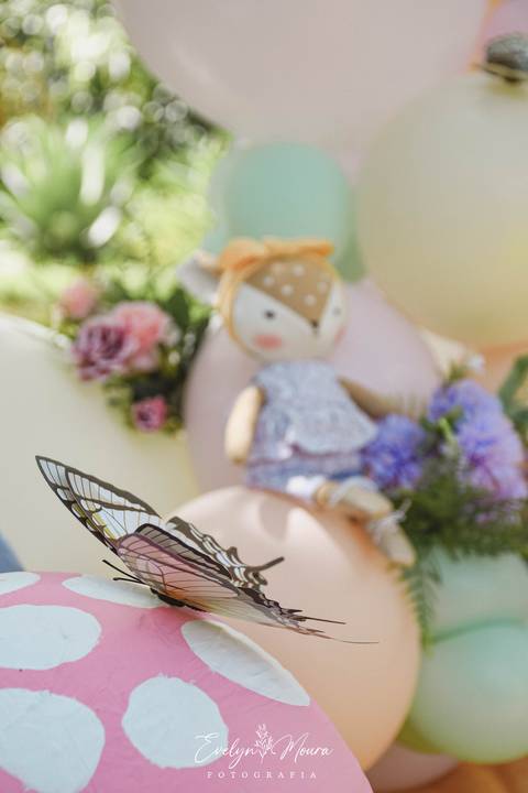 Ensaio de Acompanhamento de bebê. Evelyn Moura Fotografia. Fotógrafa em Niterói, Rio de Janeiro. Newborn. Festa infantil - Smash the cake - Smash the fruit - bebê - ensaio de 1 ano - viral - jardim encantado - festa de aniversário - floresta encantada '