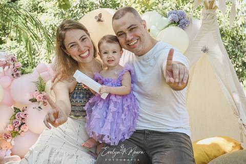 Ensaio de Acompanhamento de bebê. Evelyn Moura Fotografia. Fotógrafa em Niterói, Rio de Janeiro. Newborn. Festa infantil - Smash the cake - Smash the fruit - bebê - ensaio de 1 ano - viral - jardim encantado - festa de aniversário - floresta encantada '