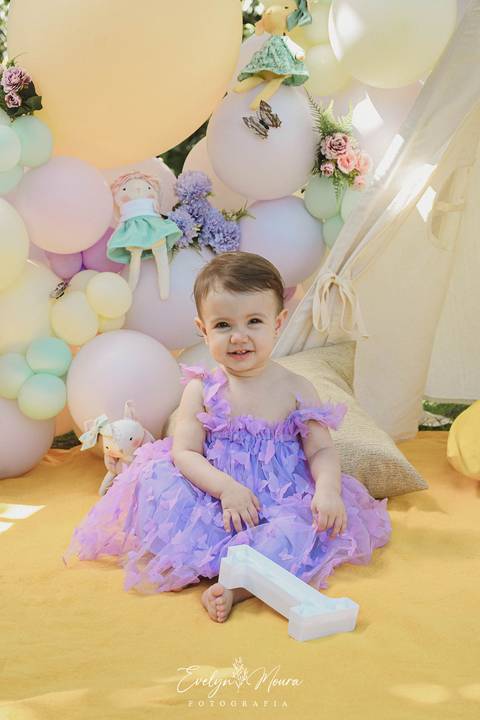 Ensaio de Acompanhamento de bebê. Evelyn Moura Fotografia. Fotógrafa em Niterói, Rio de Janeiro. Newborn. Festa infantil - Smash the cake - Smash the fruit - bebê - ensaio de 1 ano - viral - jardim encantado - festa de aniversário - floresta encantada '