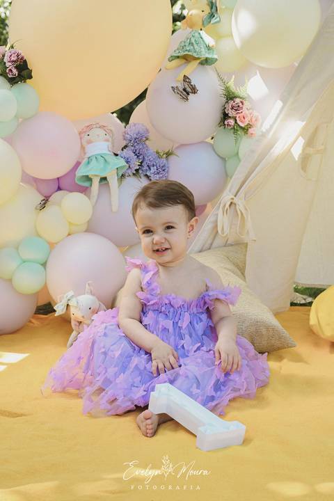 Ensaio de Acompanhamento de bebê. Evelyn Moura Fotografia. Fotógrafa em Niterói, Rio de Janeiro. Newborn. Festa infantil - Smash the cake - Smash the fruit - bebê - ensaio de 1 ano - viral - jardim encantado - festa de aniversário - floresta encantada '