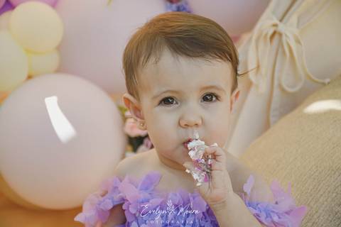 Ensaio de Acompanhamento de bebê. Evelyn Moura Fotografia. Fotógrafa em Niterói, Rio de Janeiro. Newborn. Festa infantil - Smash the cake - Smash the fruit - bebê - ensaio de 1 ano - viral - jardim encantado - festa de aniversário - floresta encantada '