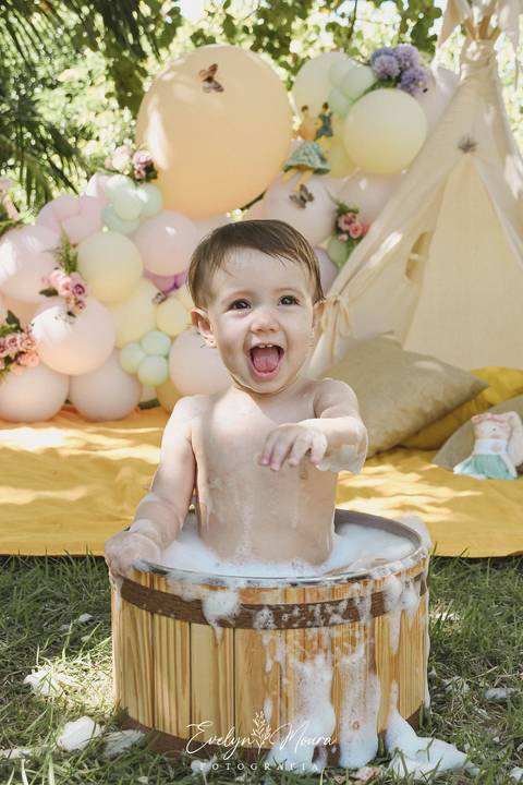 Ensaio de Acompanhamento de bebê. Evelyn Moura Fotografia. Fotógrafa em Niterói, Rio de Janeiro. Newborn. Festa infantil - Smash the cake - Smash the fruit - bebê - ensaio de 1 ano - viral - jardim encantado - festa de aniversário - floresta encantada '