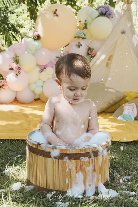 Ensaio de Acompanhamento de bebê. Evelyn Moura Fotografia. Fotógrafa em Niterói, Rio de Janeiro. Newborn. Festa infantil - Smash the cake - Smash the fruit - bebê - ensaio de 1 ano - viral - jardim encantado - festa de aniversário - floresta encantada '