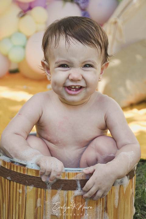 Ensaio de Acompanhamento de bebê. Evelyn Moura Fotografia. Fotógrafa em Niterói, Rio de Janeiro. Newborn. Festa infantil - Smash the cake - Smash the fruit - bebê - ensaio de 1 ano - viral - jardim encantado - festa de aniversário - floresta encantada '